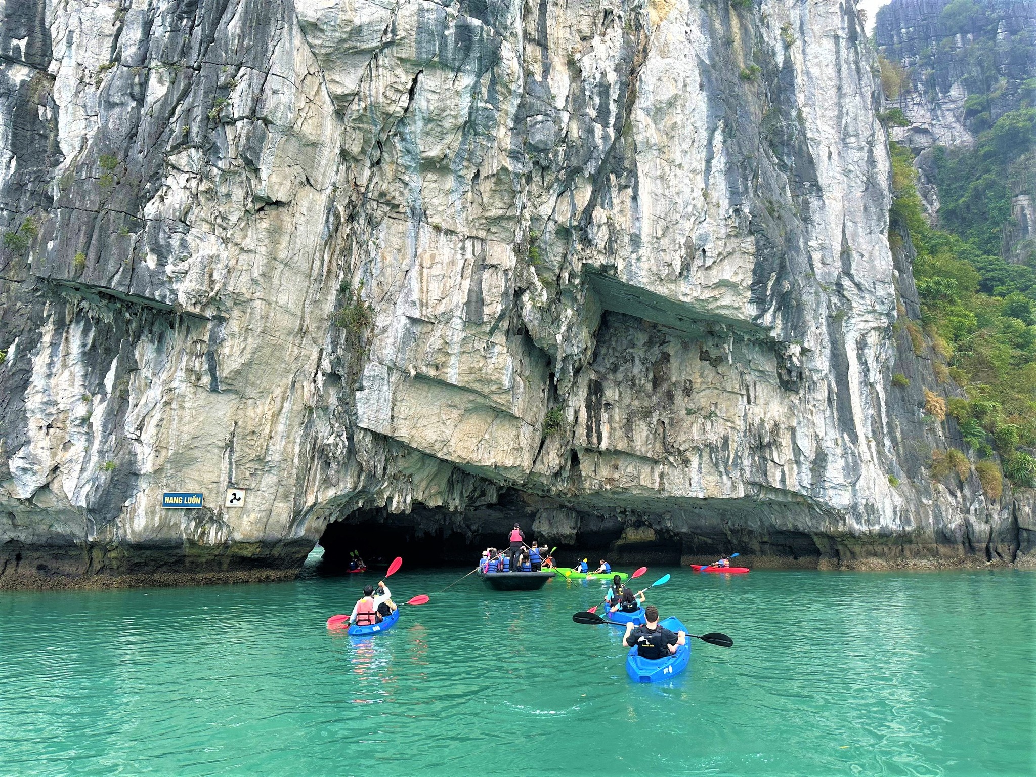 🛶Discover the Wonders of Luon Cave🛶